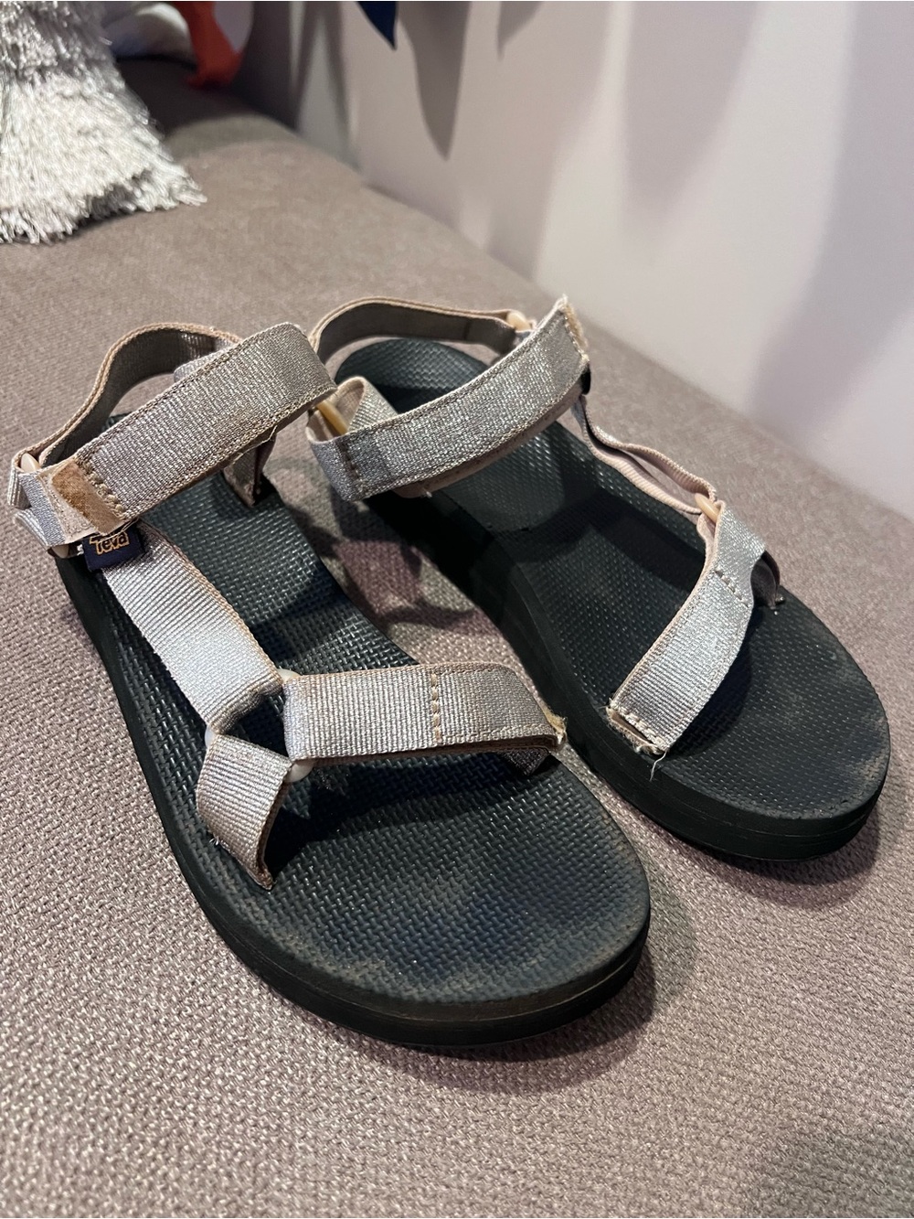 Tevas black & tan/champagne - Picture 2 of 4